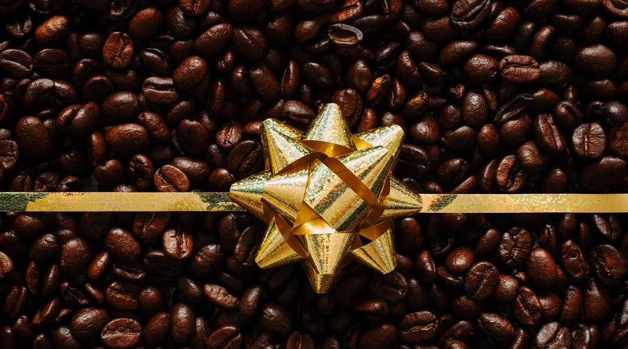 Cafeaua și magia sărbătorilor – Idei, arome și cadouri pentru decembrie